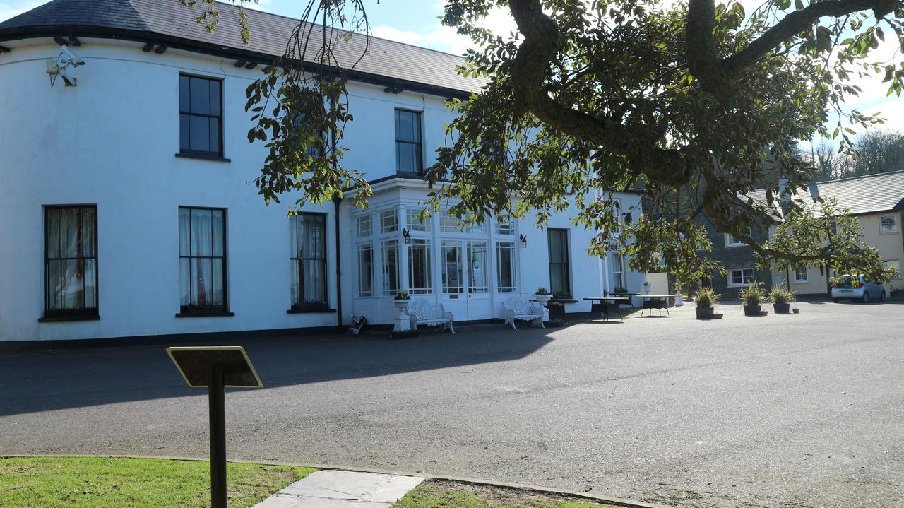 Courtmacsherry Hotel Exterior photo